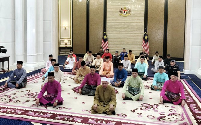 Malezya Başbakanı Muhyiddin, kabine üyeleriyle teşrik tekbiri getirdi