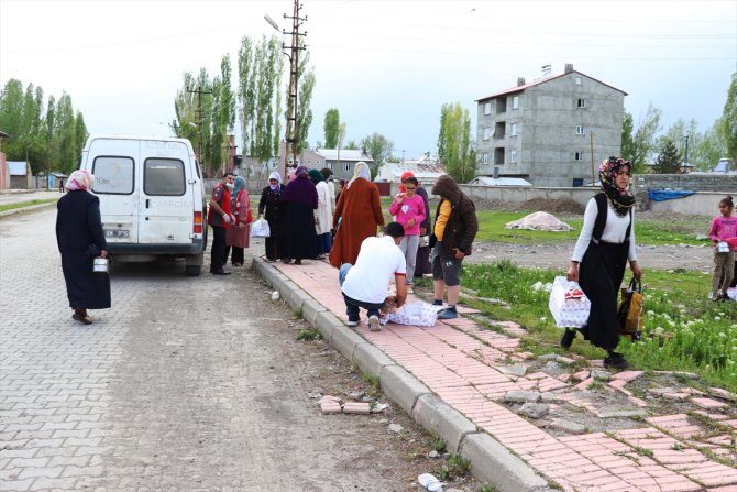 Türk Kızılay Ağrı'da yardıma muhtaçların bayramlık ihtiyaçlarını karşıladı