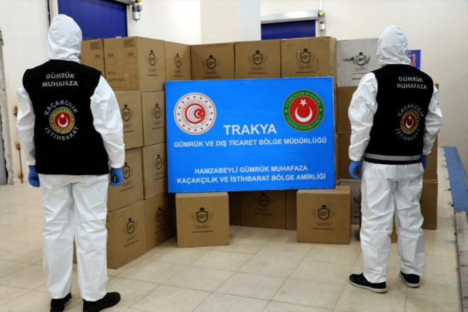 Türkiye'ye giriş yapan bir tırda milyonlarca makaron ve sigara filtresi ele geçirildi