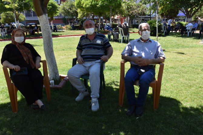 Manisa ve Aydın'da 65 yaş ve üstü vatandaşlar parklara koştu