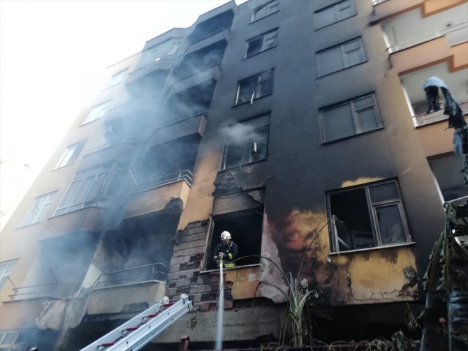Antalya'da bir apartmanın deposunda çıkan yangın söndürüldü