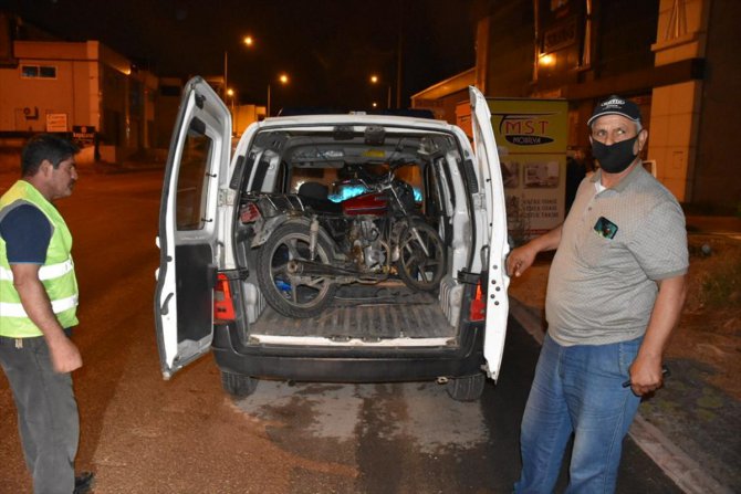 Çalıntı motosikletle sokağa çıkma kısıtlamasını ihlal eden şüpheli yakalandı