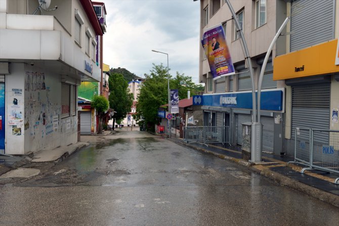 Doğu Anadolu'da Ramazan Bayramı'nın ilk günü sokaklar boş kaldı