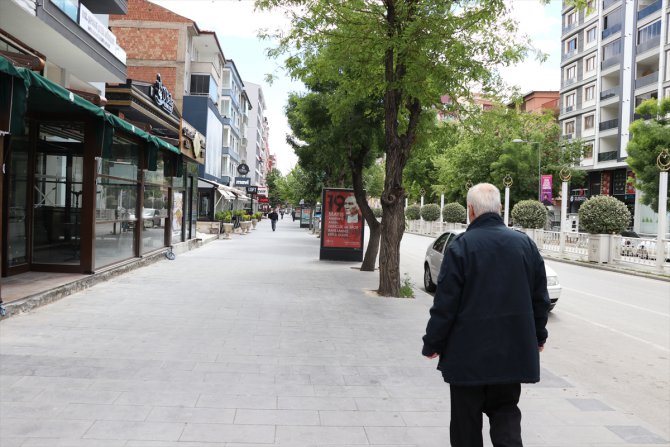 İç Anadolu'da 65 yaş ve üstü vatandaşlar yeniden sokağa çıktı