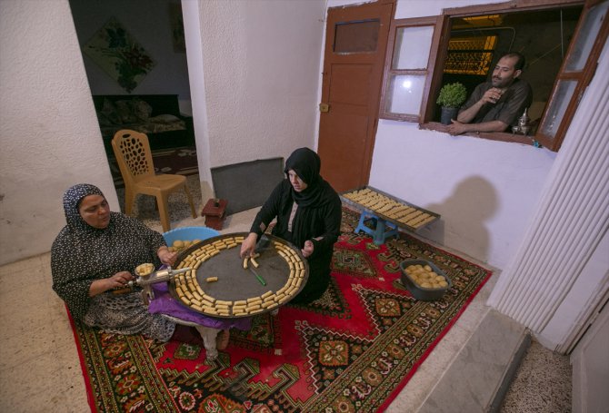 Tunus'ta Kovid-19 nedeniyle evler "tatlı koktu"