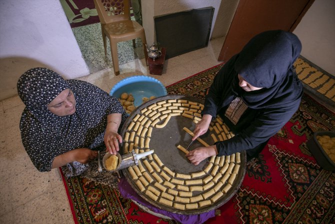 Tunus'ta Kovid-19 nedeniyle evler "tatlı koktu"
