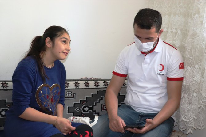 Türk Kızılay gönüllülerinden epilepsi hastası Elifnur'a bayram hediyesi sürprizi