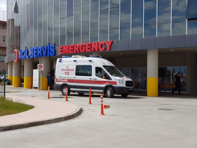 Erzincan'da sobadan sızan karbonmonoksitten etkilenen 3 kişi hastaneye kaldırıldı