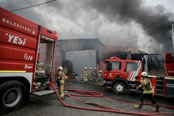 GÜNCELLEME - Avcılar'da fabrika yangını