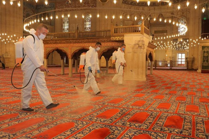 Edirne'de tarihi camiler cuma namazına hazırlanıyor