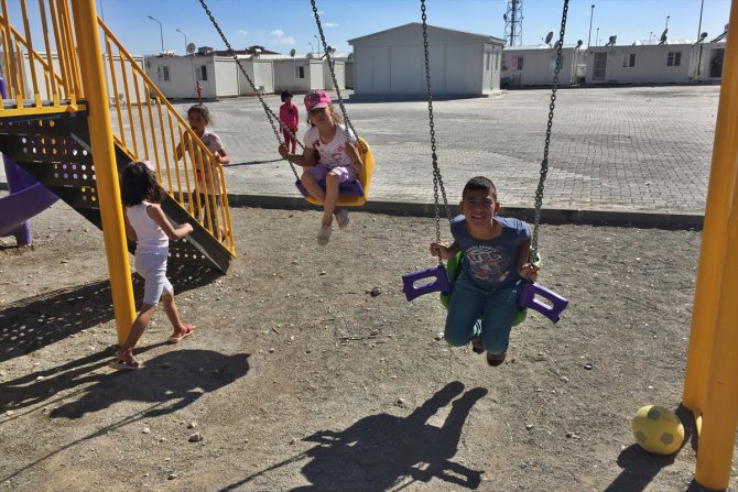 Elazığ, Diyarbakır ve Siirt'te 14 yaş ve altı çocuklar sokağa çıkmanın keyifini yaşadı
