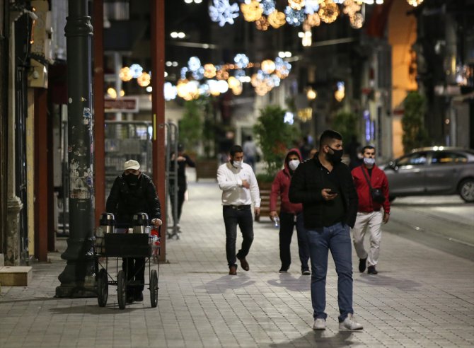 İstanbul'da sokağa çıkma kısıtlamasının bitmesiyle hareketlilik başladı
