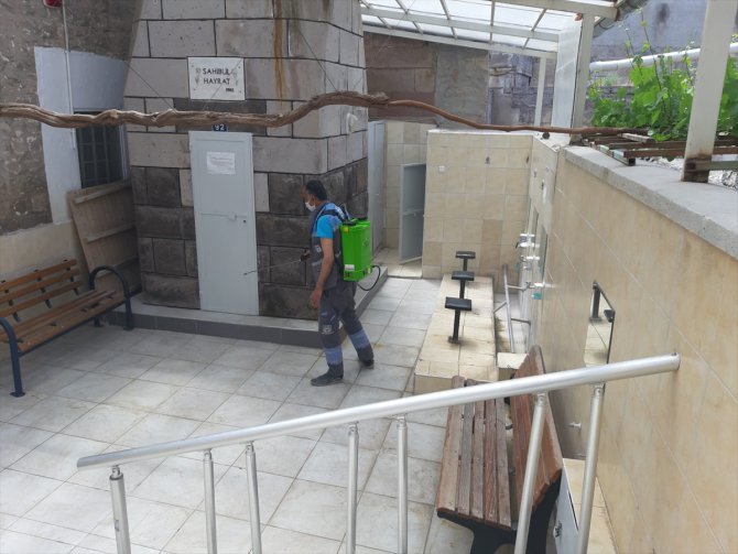 Kayseri ve Yozgat'ta cuma namazıyla ibadetin başlayacağı camiler dezenfekte ediliyor