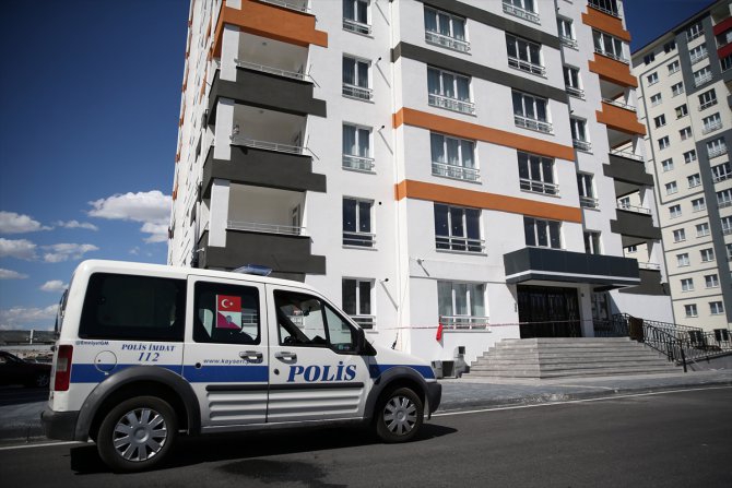 Kayseri'de 52 daireli bina Kovid-19 nedeniyle karantinaya alındı