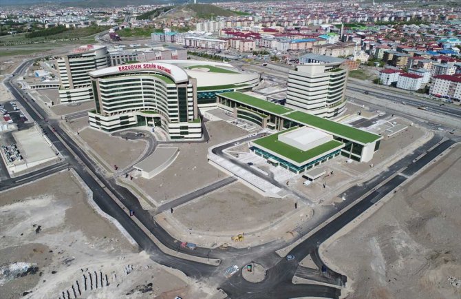 Erzurum Şehir Hastanesi çevre düzenlemeleri sürüyor