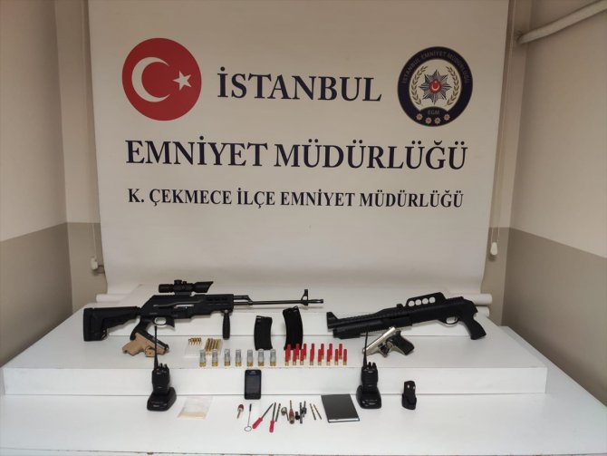 İstanbul'da ruhsatsız silah satan 2 kişi tutuklandı