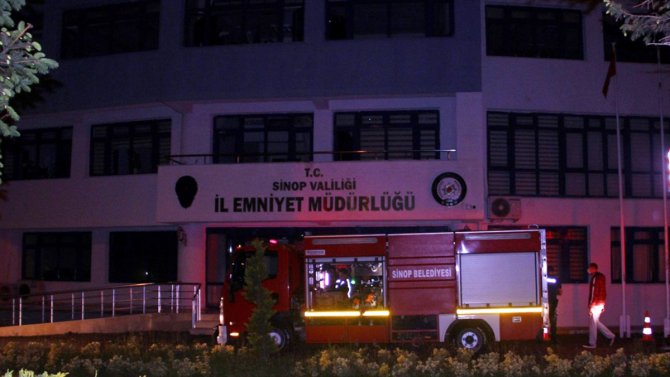 Sinop Emniyet Müdürlüğü binasında yangın çıktı