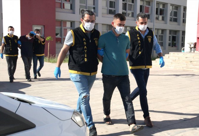 Adana'da gasp şüphelisi iki kardeş tutuklandı