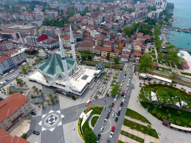 Doğu Marmara ve Batı Karadeniz'de cuma namazı salgın sonrası ilk kez kılındı