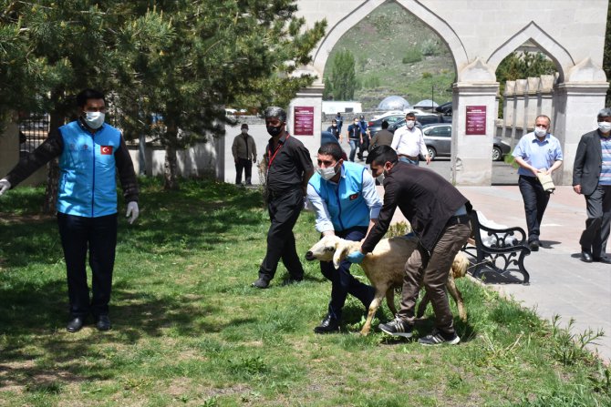 Doğu Anadolu'da cuma namazı salgın sonrası ilk kez kılındı