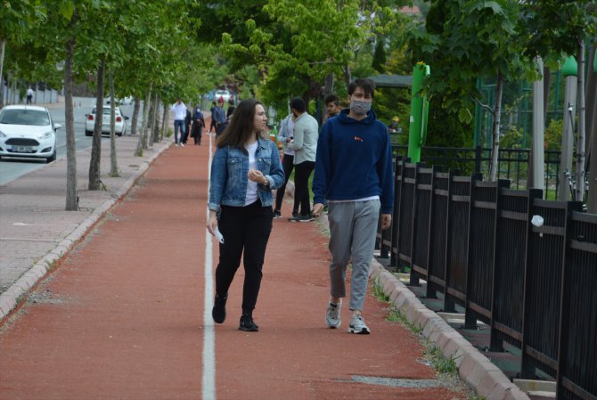 Kayseri'de 15-20 yaş grubu gençler yeniden sokağa çıktı