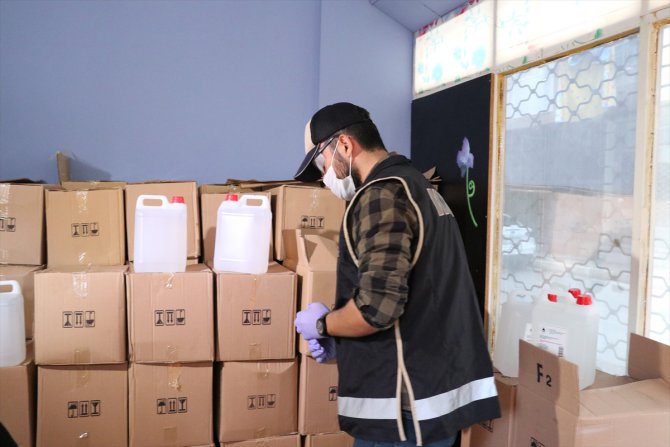 İzmir'de yaklaşık 8 ton kaçak etil alkol ele geçirildi