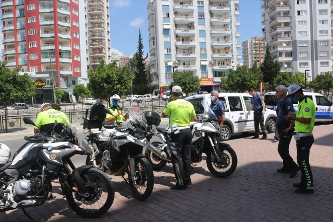 Adana'da sahte plaka takılı aracın sürücüsüne 7 bin 489 lira ceza kesildi