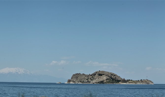 Akdamar Adası eşsiz güzelliğiyle ziyaretçilerini bekliyor