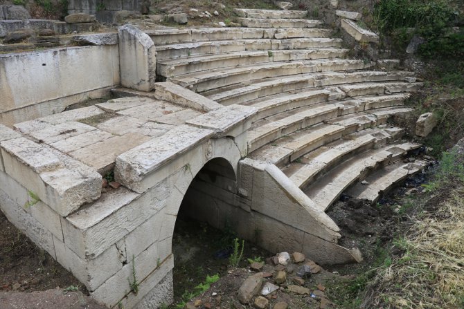 Düzce'deki antik kentte kazılar koronavirüs tedbirleri altında yeniden başladı