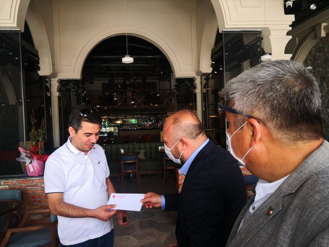 Kırıkkale'de MHP heyeti esnafa "siftah ücreti" bıraktı