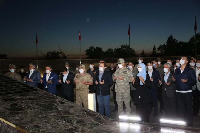 Şırnak'ta helikopter kazasında şehit düşen 13 asker anıldı