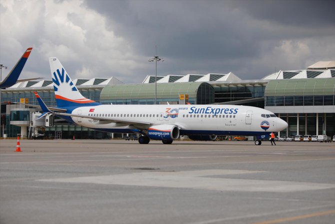 SunExpress, seyahat kısıtlamasının ardından İzmir’den uçuş düzenleyen ilk hava yolu şirketi oldu