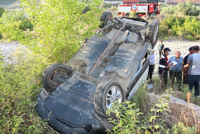 Antalya'da kamyonet ve cip çarpıştı: 6 yaralı