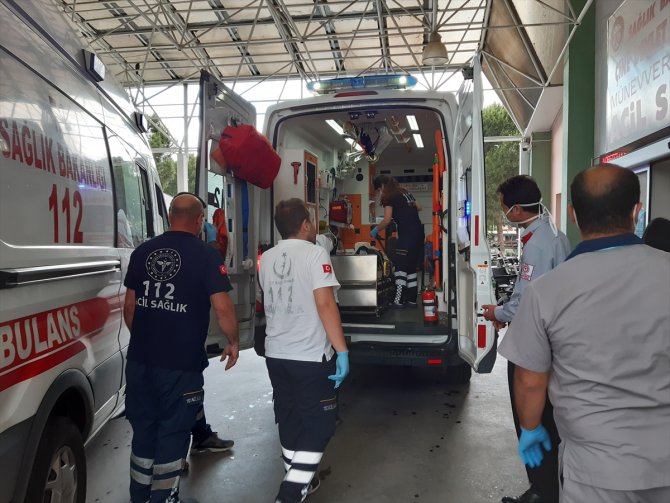Aydın'da çarpışan tır ve süt tankeri uçuruma yuvarlandı, sürücüler ağır yaralandı