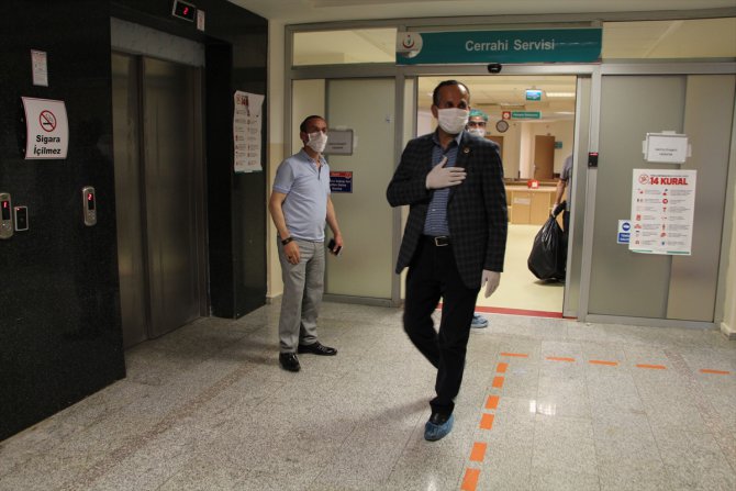 Kovid-19 tedavisi tamamlanan Şemdinli Belediye Başkanı Saklı taburcu edildi