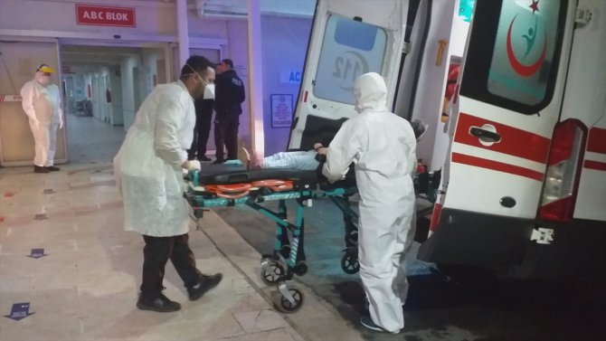 Mısır'da Kovid-19'a yakalanan Türk aile ambulans uçakla Türkiye'ye getirildi