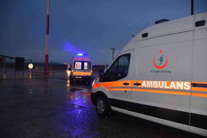 Mısır'da Kovid-19'a yakalanan Türk aile ambulans uçakla Türkiye'ye getirildi