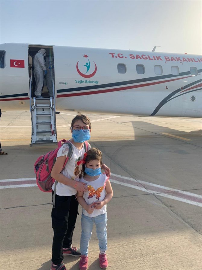 Mısır'da Kovid-19'a yakalanan Türk vatandaşı ve ailesi ambulans uçakla Türkiye'ye getiriliyor