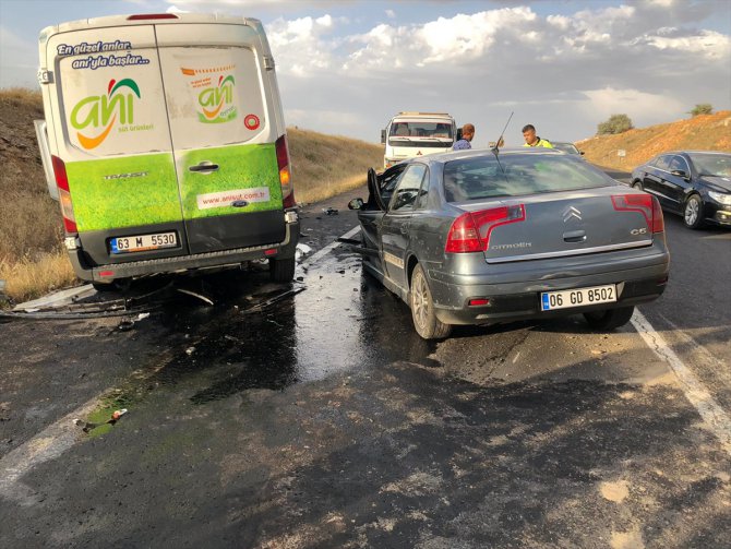 Şanlıurfa'da otomobil ile minibüs çarpıştı: 5 yaralı