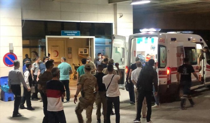 Siirt'te askeri araç devrildi: 2 şehit, 6 yaralı