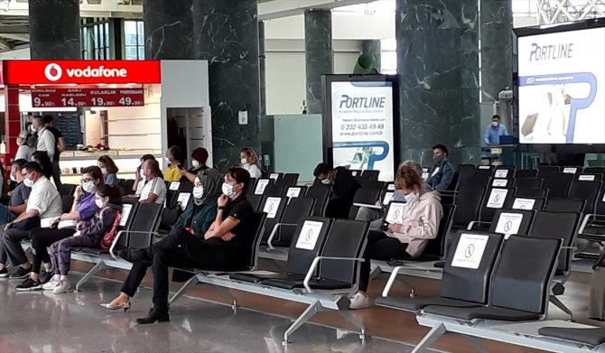 İzmir Adnan Menderes Havalimanı'nda uçuşlar başarıyla başladı