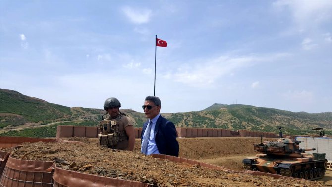 Tatvan Kaymakamı Özkan'dan üs bölgesindeki güvenlik güçlerine ziyaret