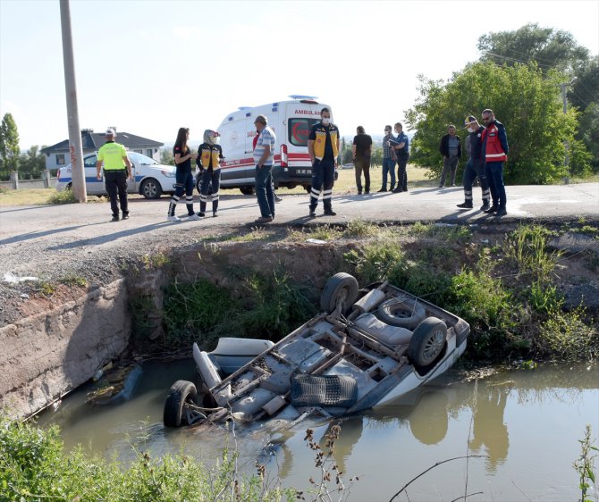 Aksaray'da sulama kanalına düşen otomobilin sürücüsü öldü