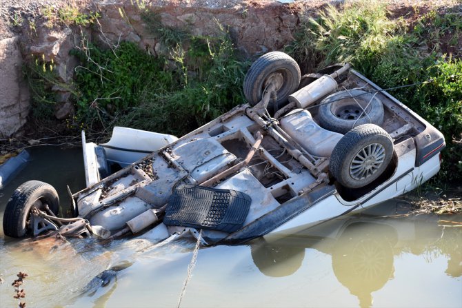 Aksaray'da sulama kanalına düşen otomobilin sürücüsü öldü