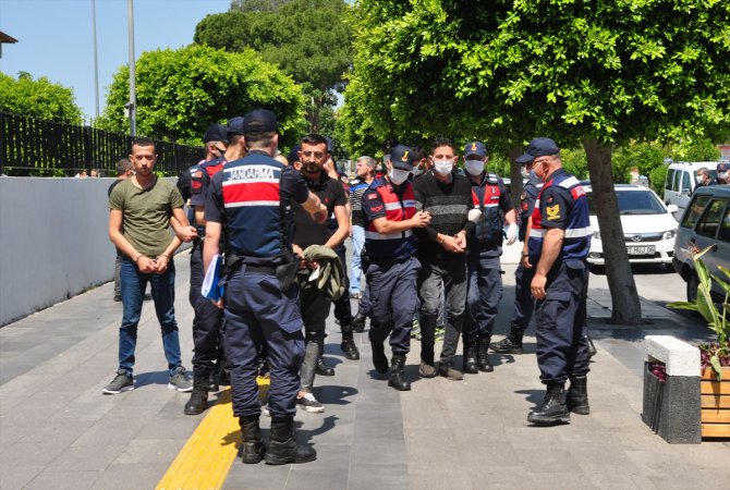 Antalya'da iki kişiyi zorla alıkoyup darbeden 5 zanlı tutuklandı