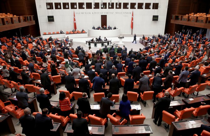 CHP'li Berberoğlu, HDP'li Güven ve Farisoğulları'nın milletvekilliği düşürüldü