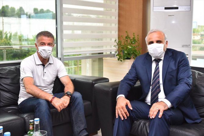 Trabzon Büyükşehir Belediye Başkanı Zorluoğlu'ndan Trabzonspor'a moral ziyareti