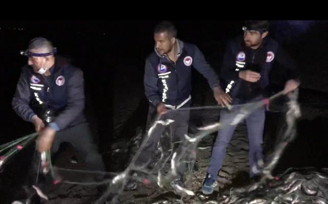 Van'da kaçak inci kefali avlayanlara 8 bin 500 lira ceza uygulandı