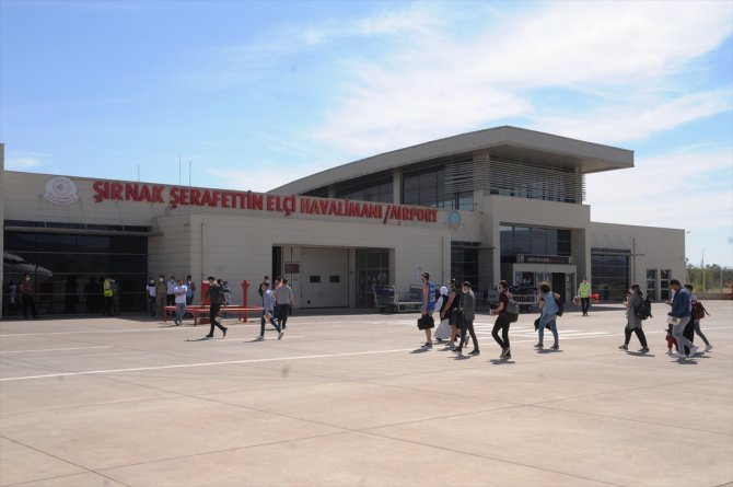 Şırnak Şerafettin Elçi Havalimanı'na normalleşme sürecindeki ilk uçak seferi yapıldı