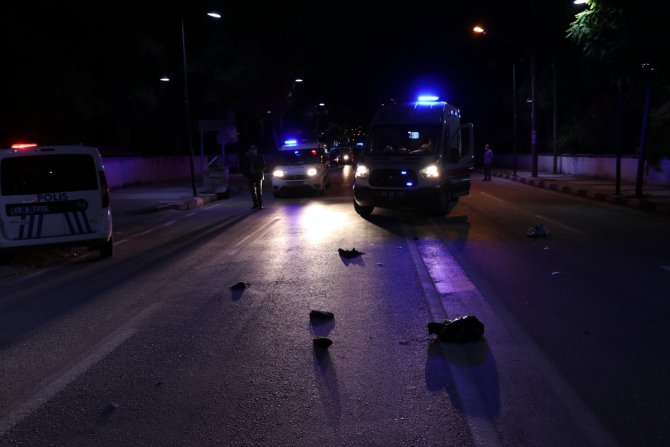 Manisa'da polis aracıyla çarpışan motosikletin sürücüsü yaralandı